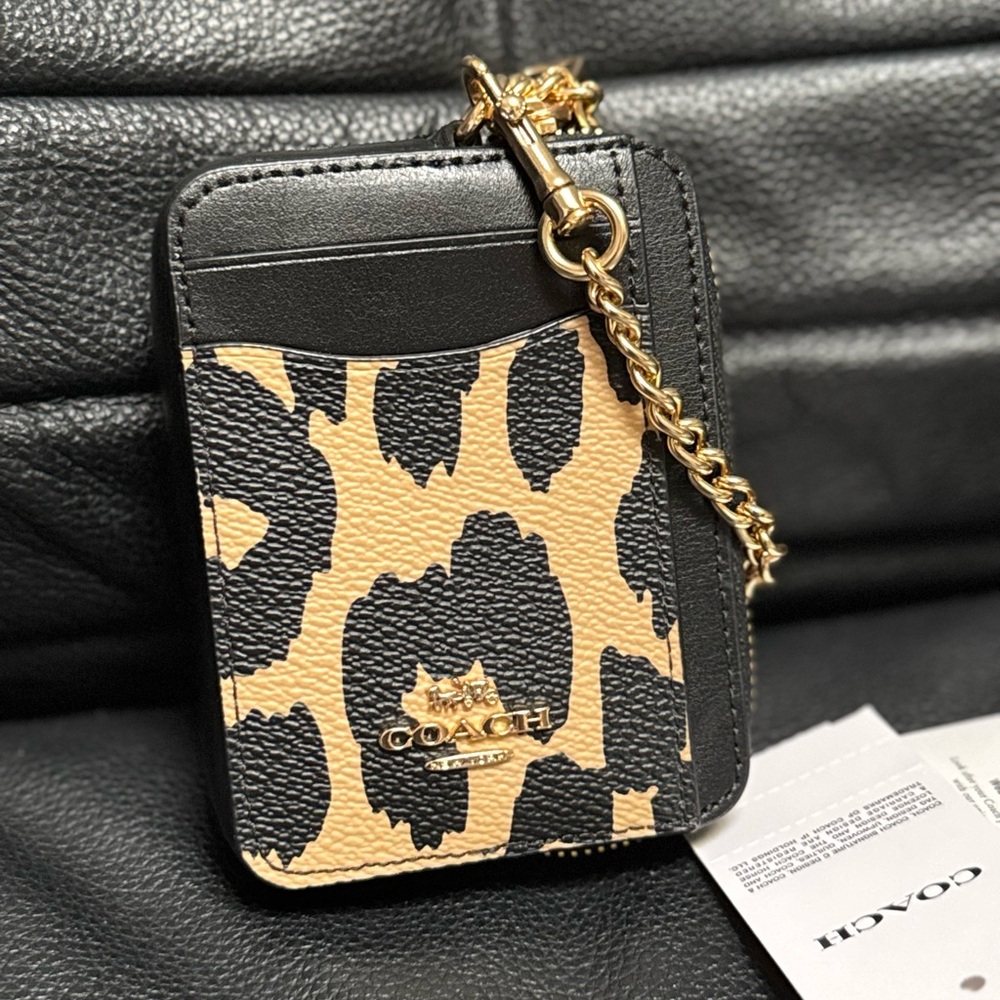 Coach Zip Card Case in Leopard Printed coated canvas/smooth leather CW884 NWT